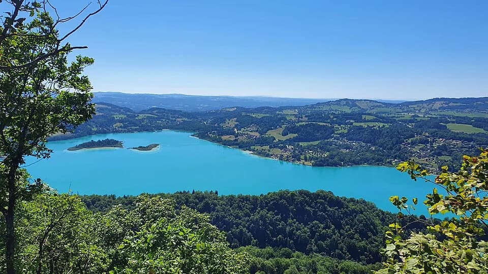 Où se baigner autour de Lyon : lacs et plages nature