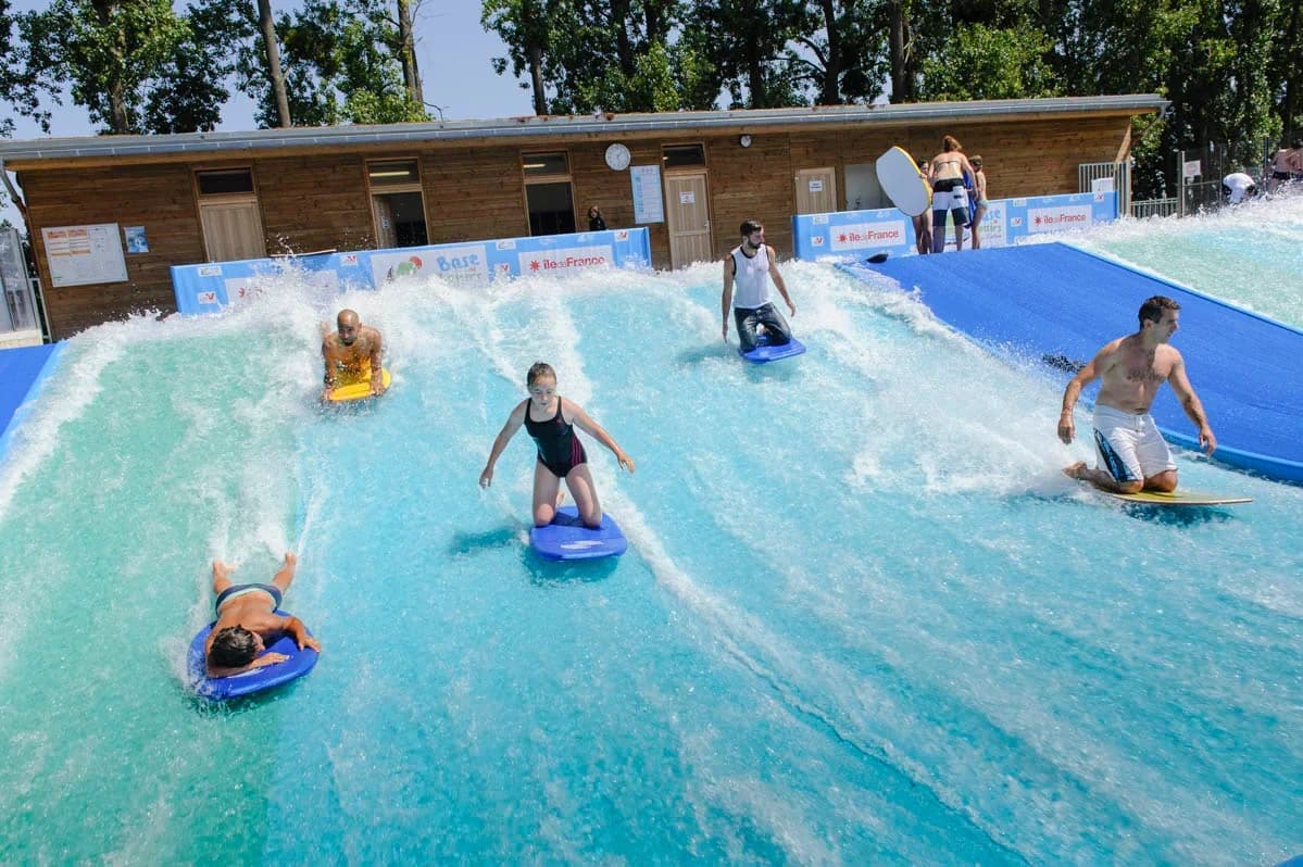 Été : déferlez sur les vagues en surf
